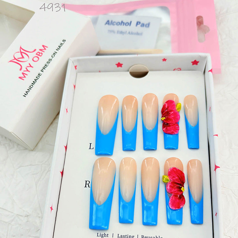zb34..A collection of almond-shaped and square-shaped wearable nails