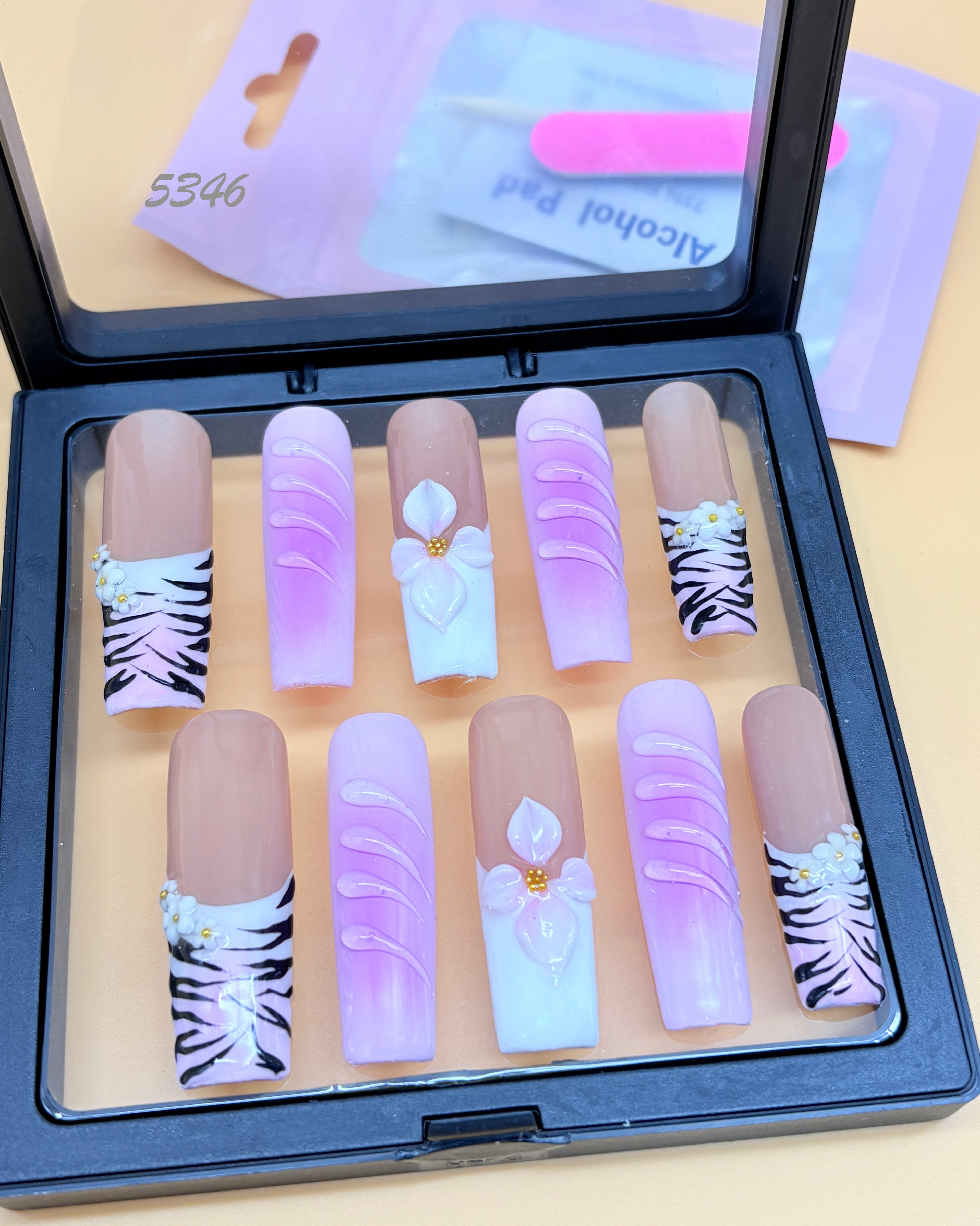 zb44..Exhibition panels of various types of wearable armor