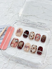 zb11..Diverse and beautifully shaped armor pieces