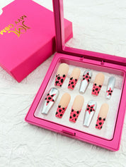 zb11..Diverse and beautifully shaped armor pieces