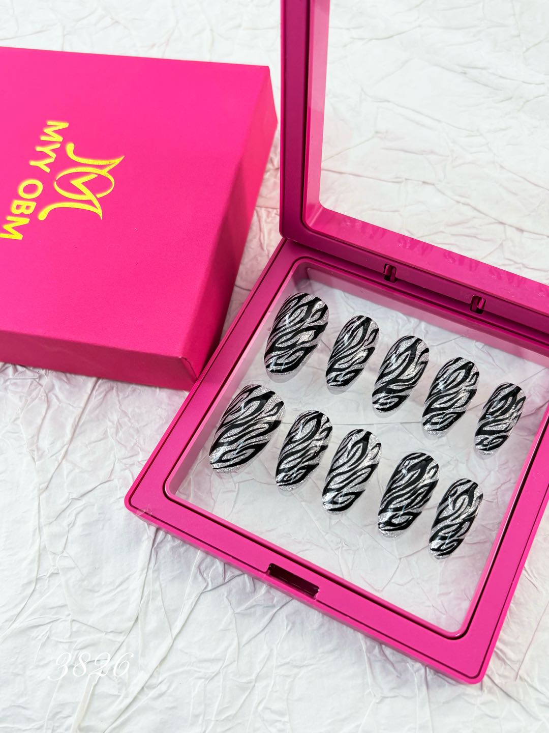 zb11..Diverse and beautifully shaped armor pieces