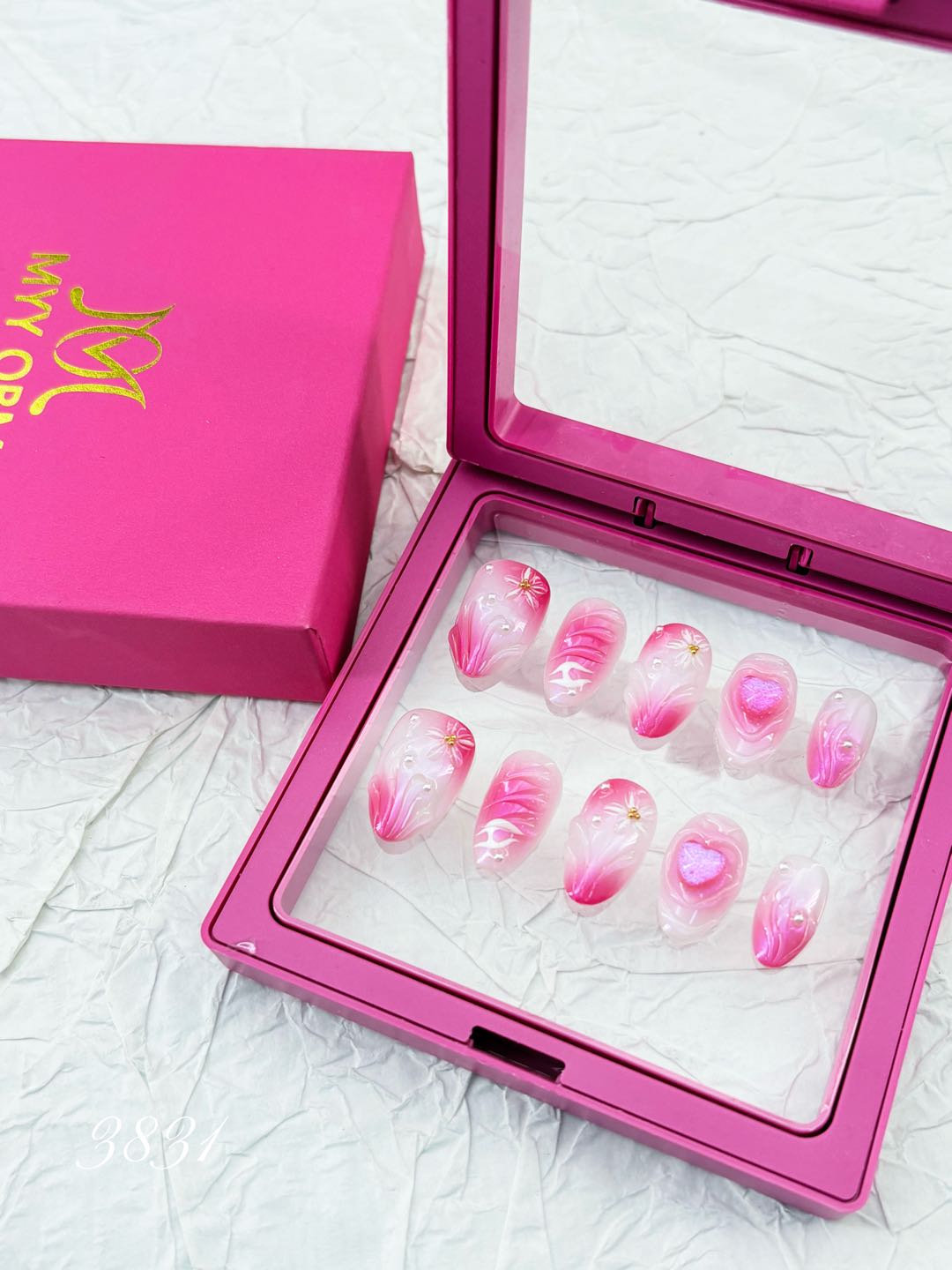 zb11..Diverse and beautifully shaped armor pieces