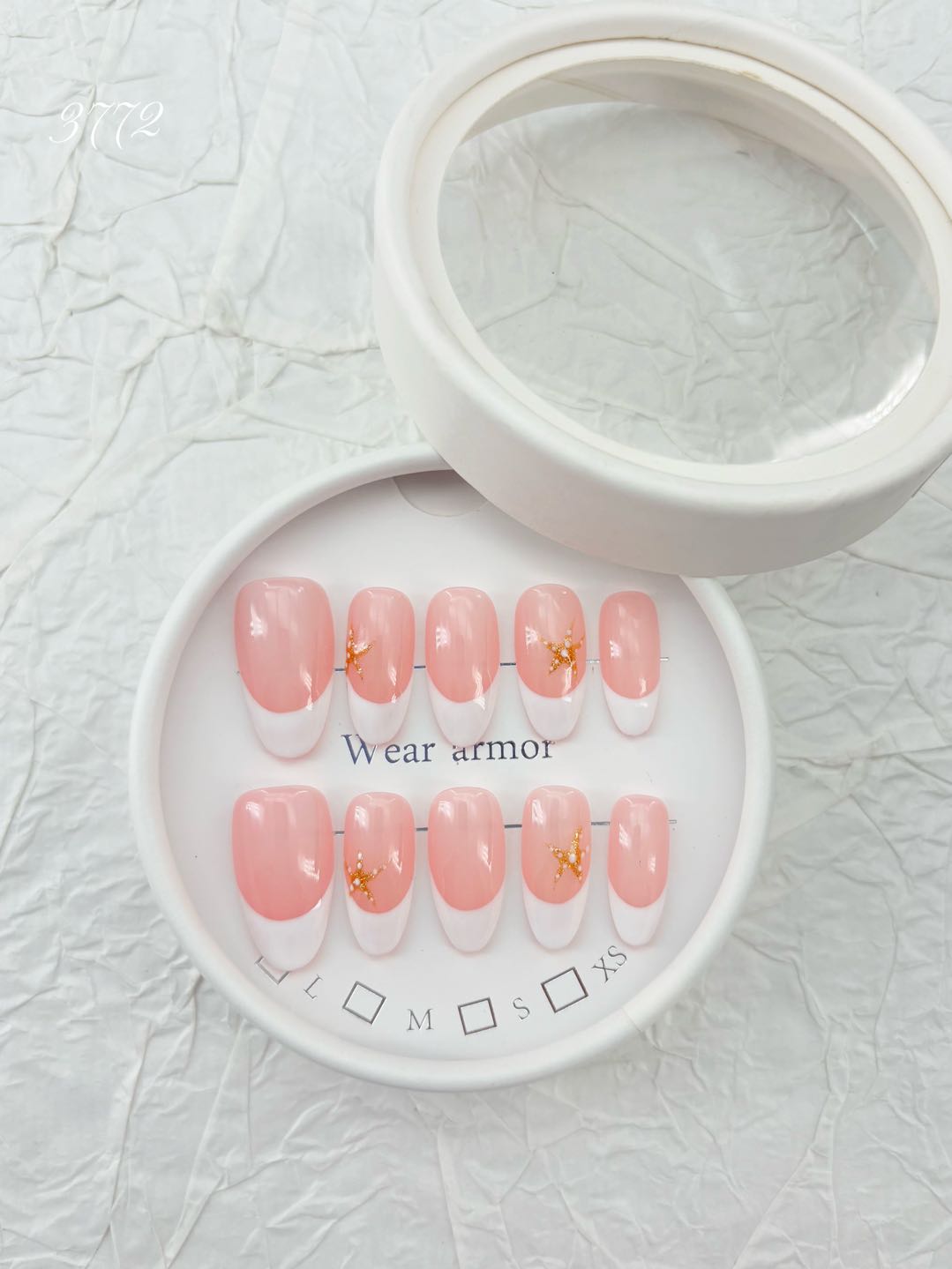 zb11..Diverse and beautifully shaped armor pieces