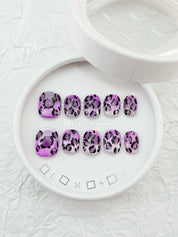 zb11..Diverse and beautifully shaped armor pieces