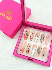 zb11..Diverse and beautifully shaped armor pieces