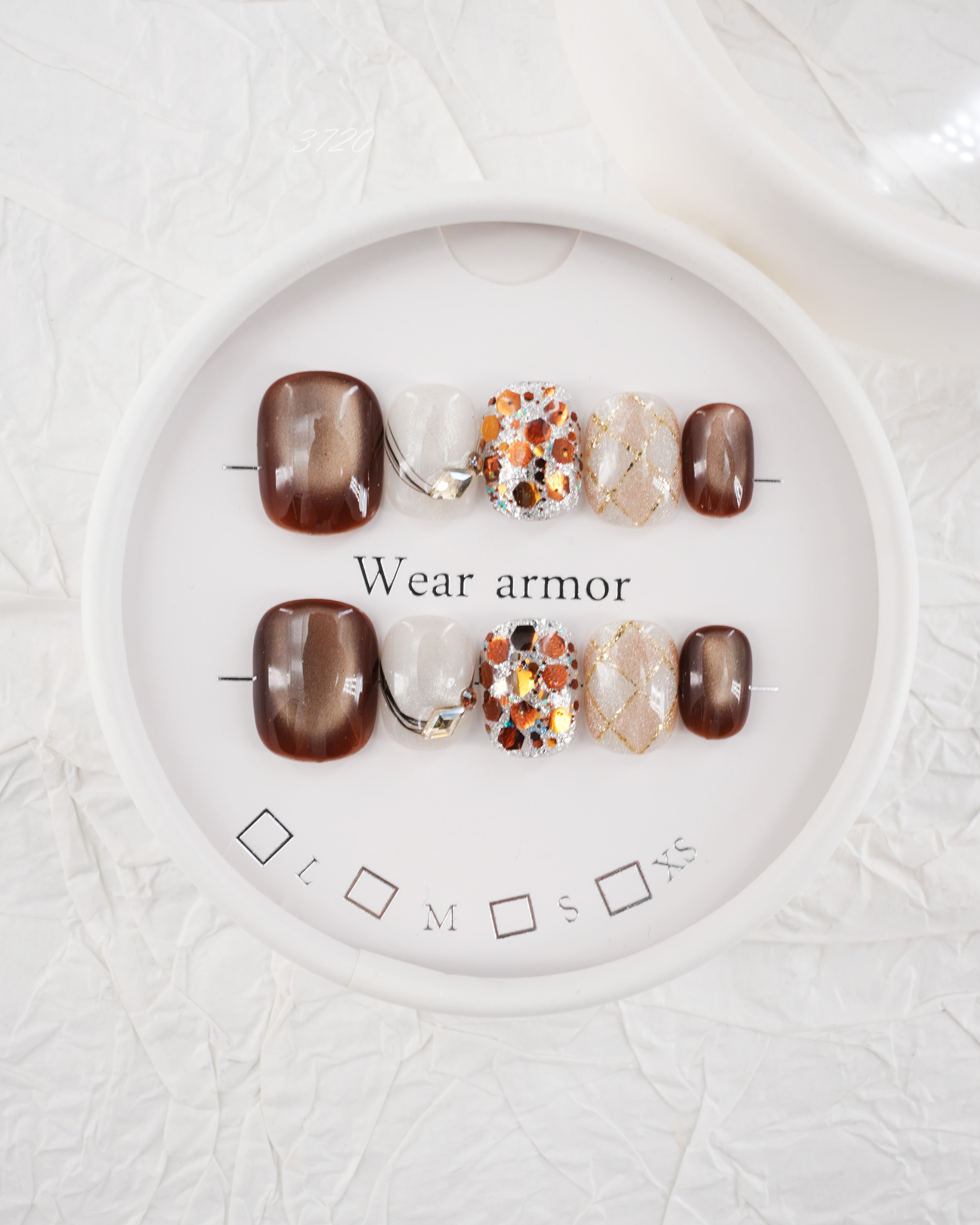 zb11..Diverse and beautifully shaped armor pieces