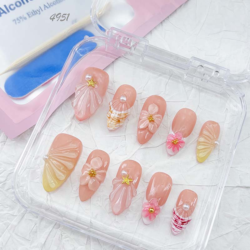 zb35..A variety of choices for almond-shaped and square-shaped wearable nails.