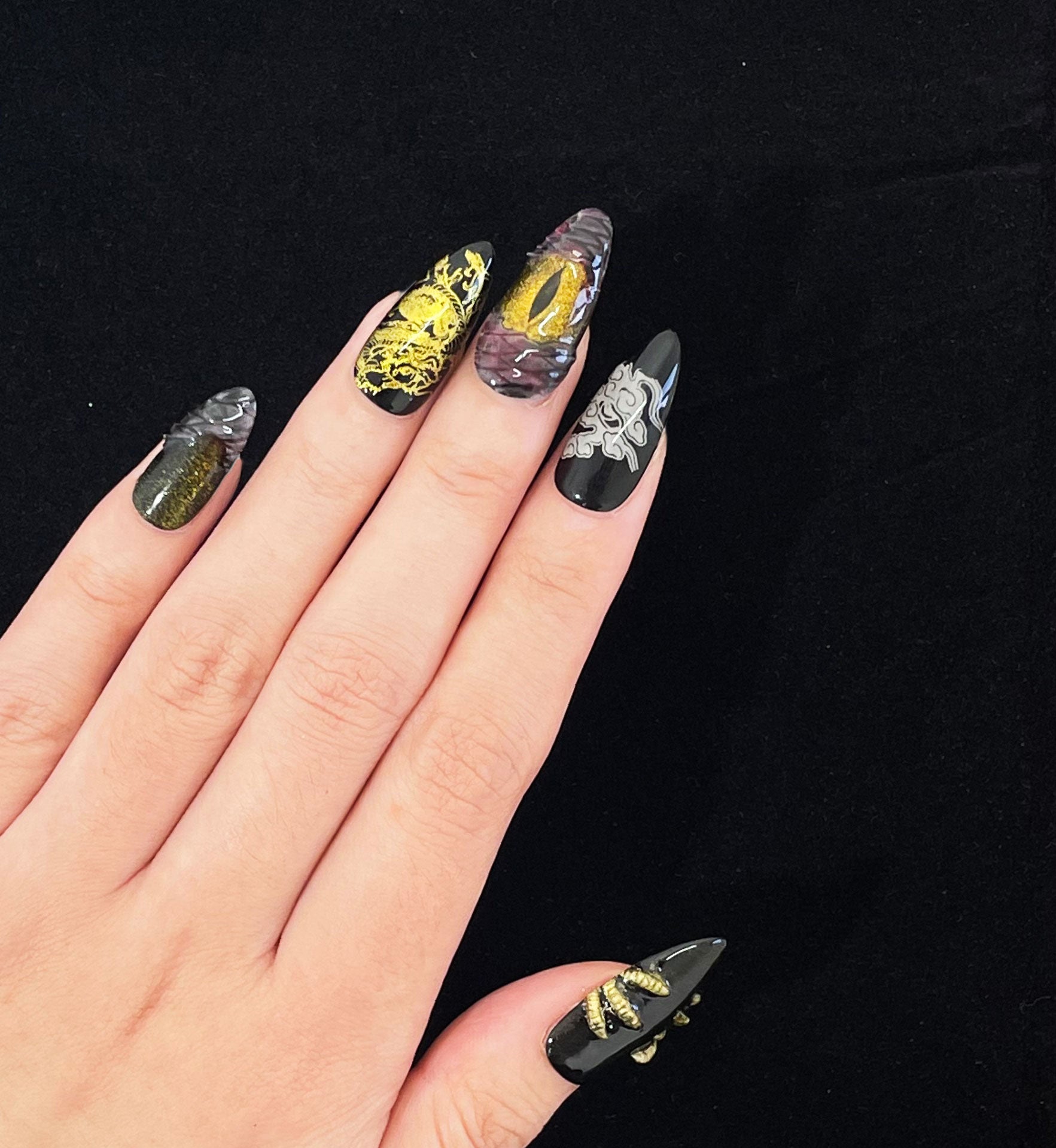 A13-‌The golden dragon is rich:High-end custom Year of the Dragon limited fake nails luxury press on nails