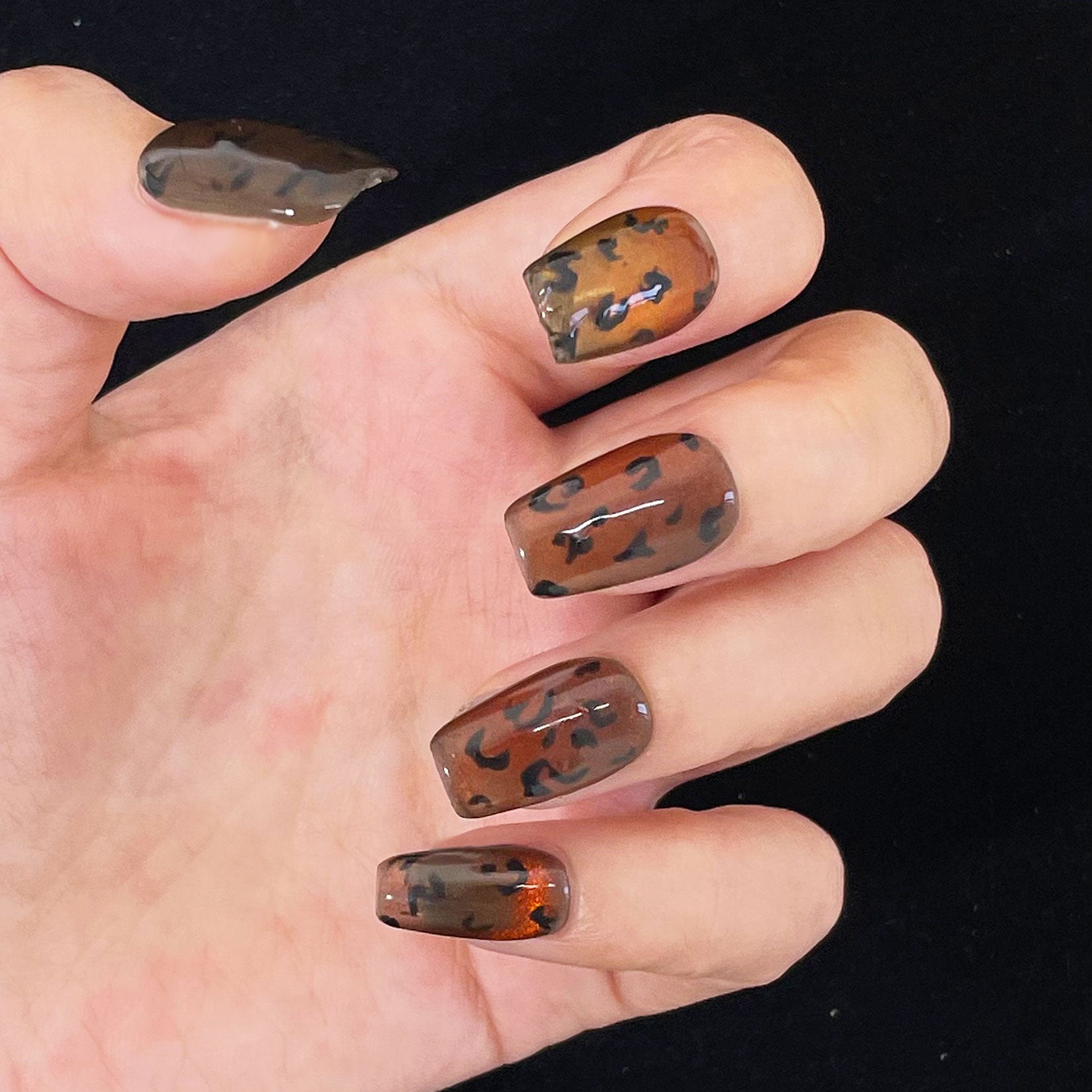 A15-Leopard print cat eyes: High-end custom model Round press on nails