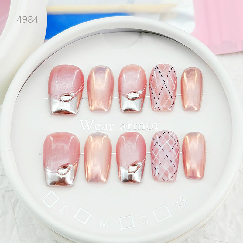 zb34..A collection of almond-shaped and square-shaped wearable nails