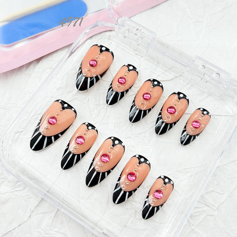 zb35..A variety of choices for almond-shaped and square-shaped wearable nails.