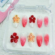 zb34..A collection of almond-shaped and square-shaped wearable nails