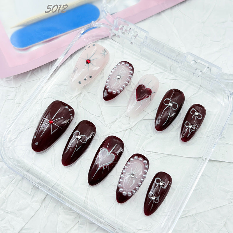 zb35..A variety of choices for almond-shaped and square-shaped wearable nails.