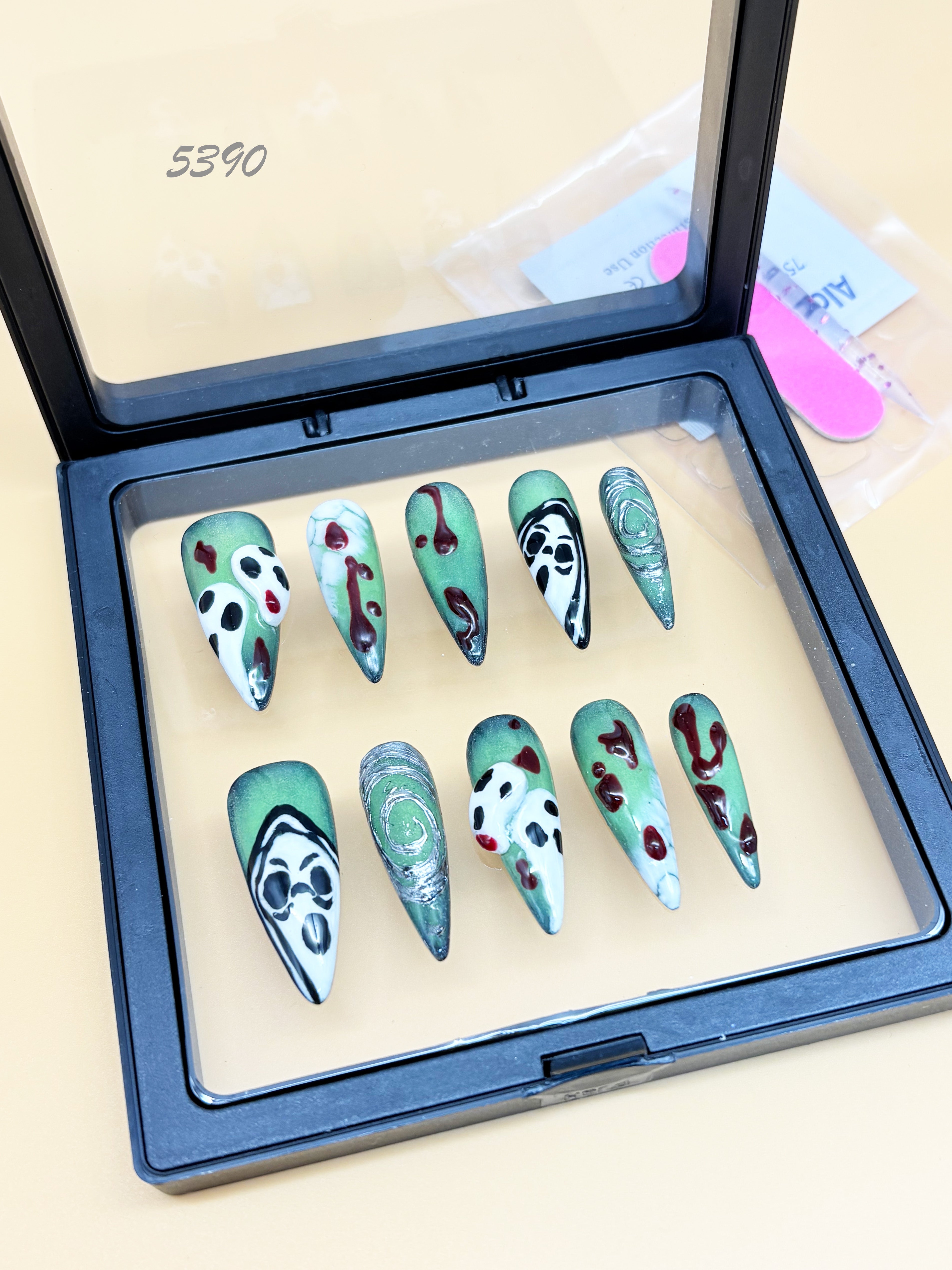 zb44..Exhibition panels of various types of wearable armor