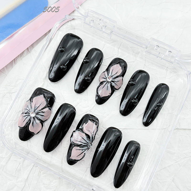 zb35..A variety of choices for almond-shaped and square-shaped wearable nails.
