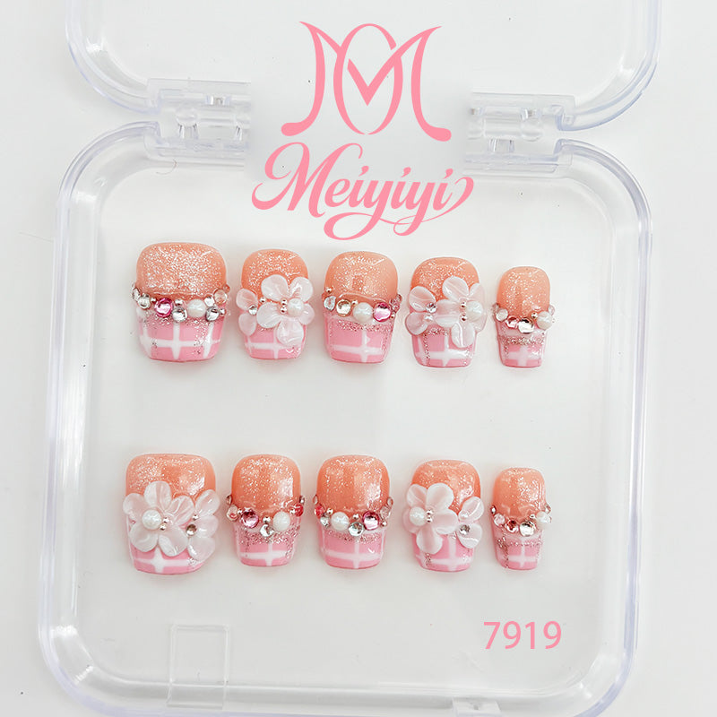 zb130..A wide variety of wearable nails