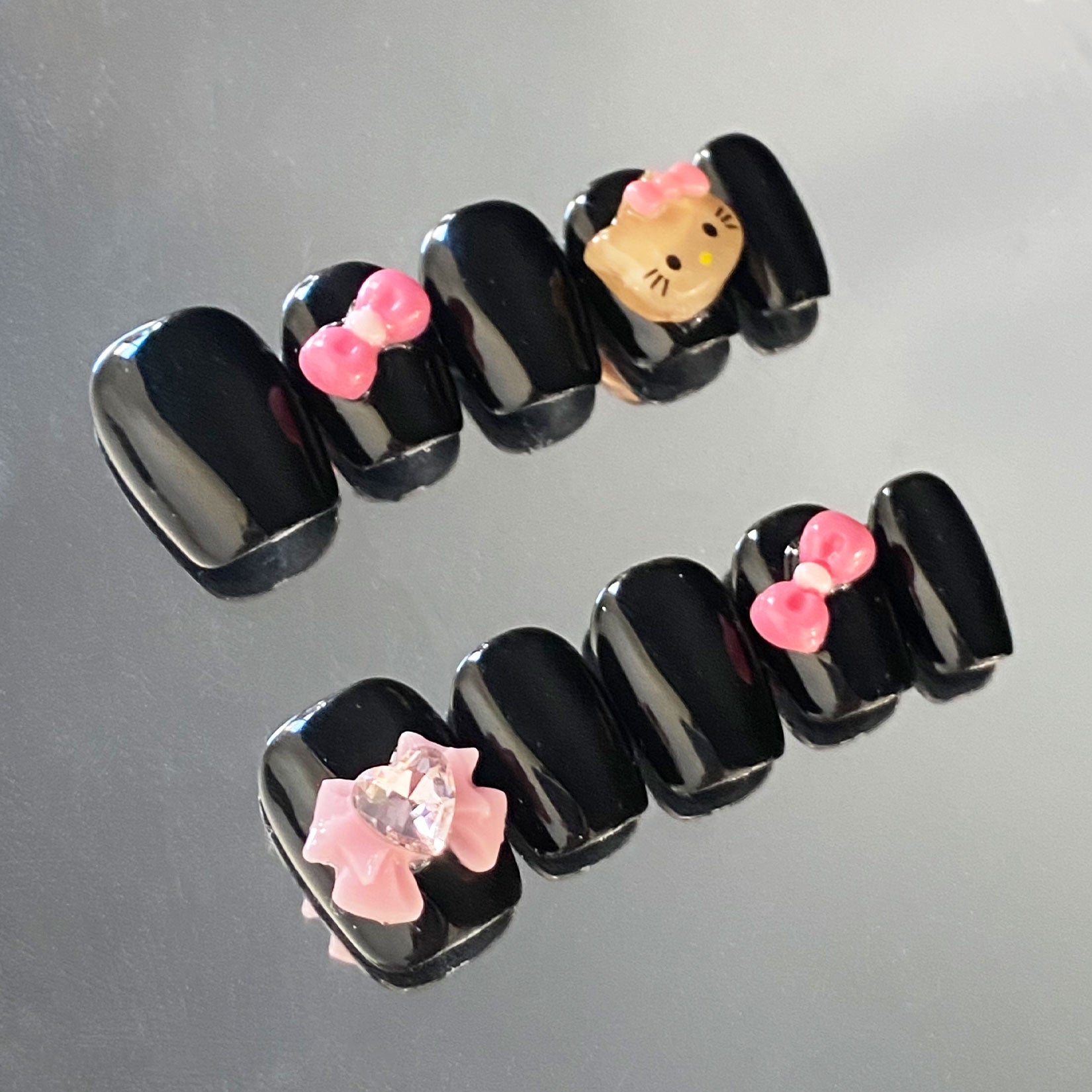 A26 Dark Kitty：Dark Spice style cute short custom press on nails