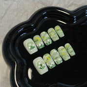 Meiyi Yi's original designer's heavy hand-painted French cat's eye nail art