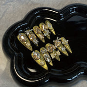 Meiyi Yi's original designer's heavy hand-painted French cat's eye nail art