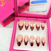 zb34..A collection of almond-shaped and square-shaped wearable nails