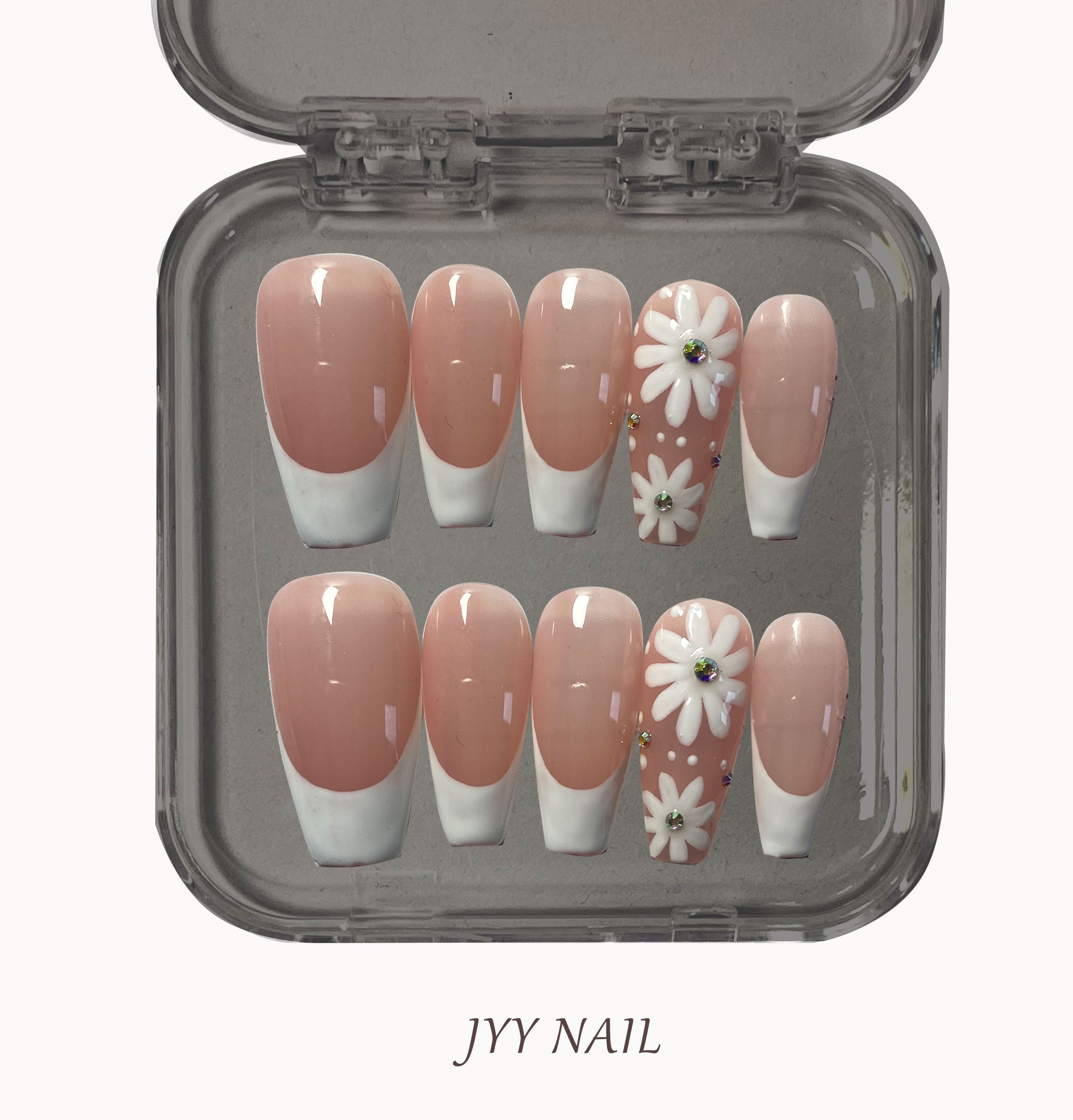 A319 French Daisy：Romantic French hand-painted Daisy manicure