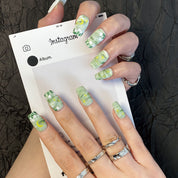 Meiyi Yi's original designer's heavy hand-painted French cat's eye nail art
