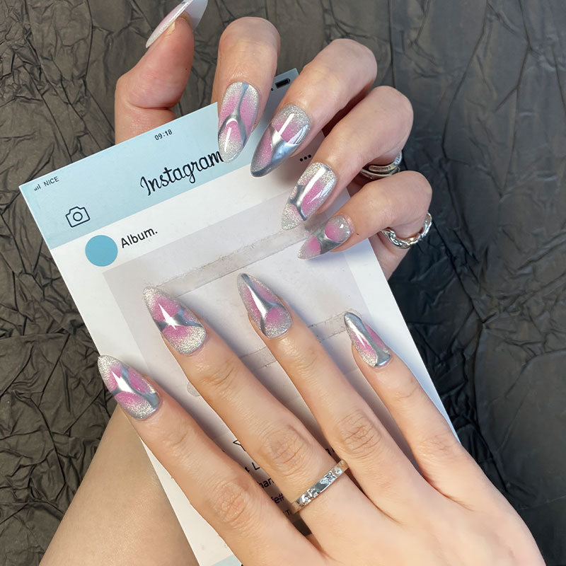 Meiyi Yi's original designer's heavy hand-painted French cat's eye nail art