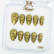 zb129...A wide variety of wearable nails in different styles.