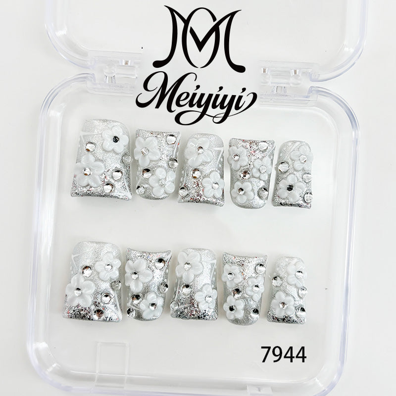 zb133..A variety of nails