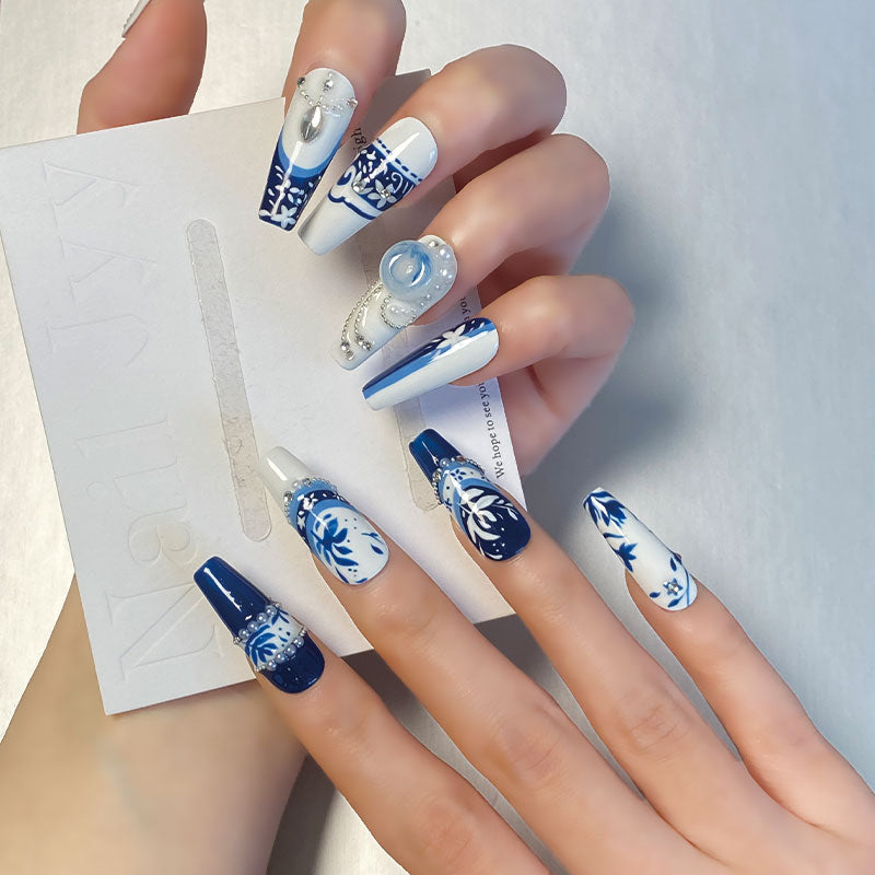 A1324-Handmade 2025 bestseller custom nail art trend, fashionable and international style