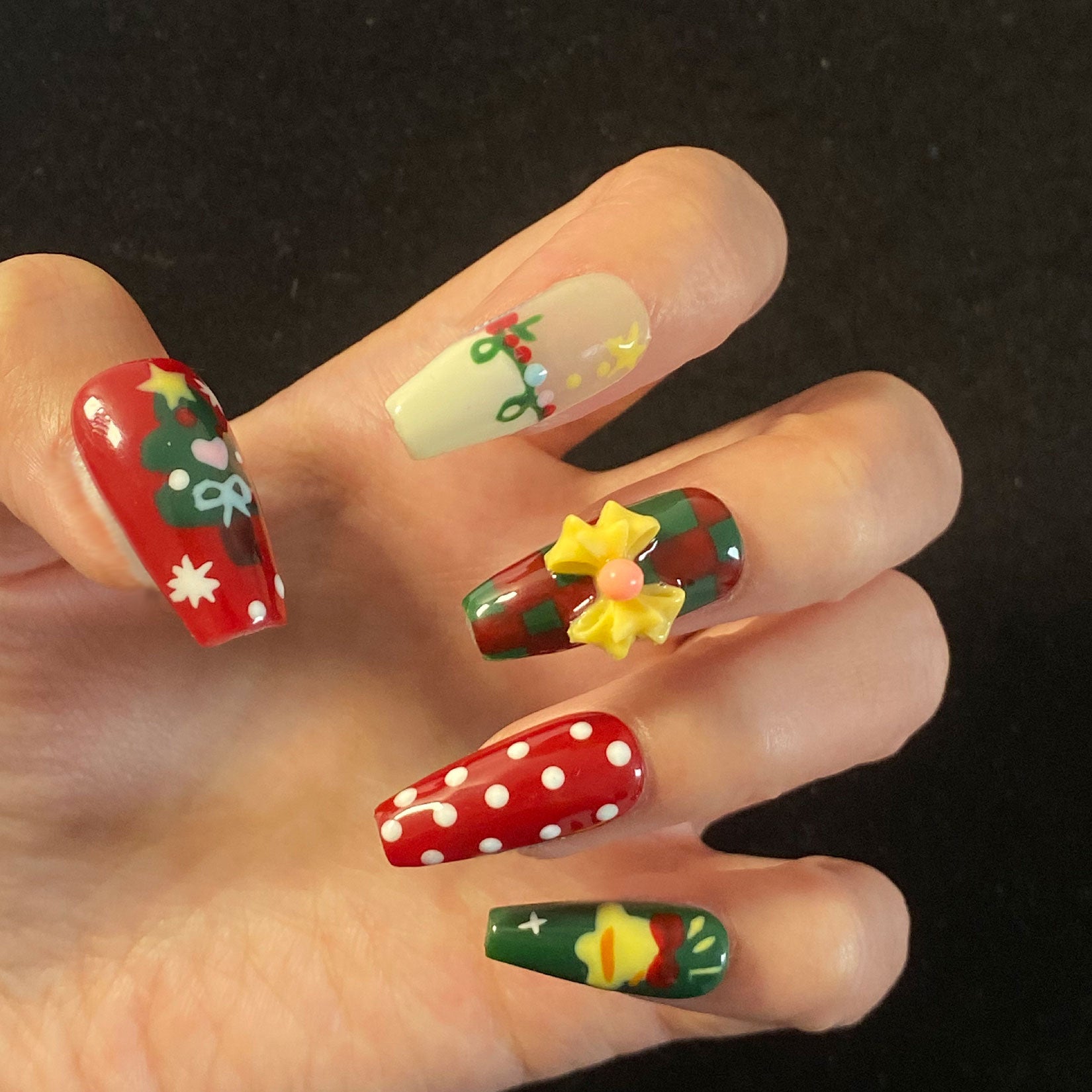 A62 Navidad: Adornos navideños tridimensionales pintados a mano para prensar en las uñas.