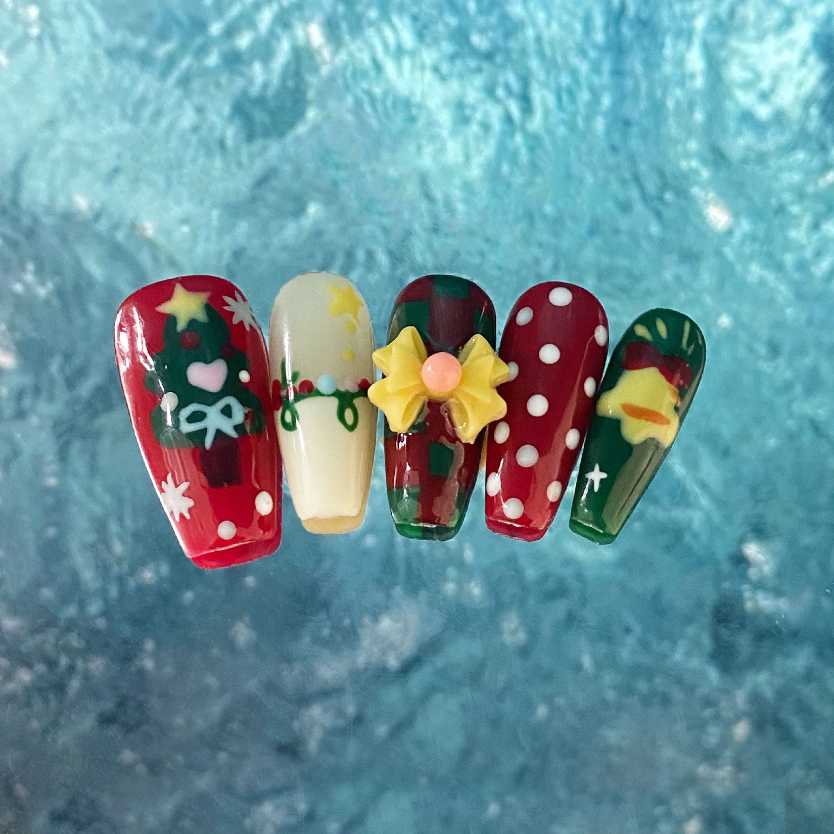 A62 Navidad: Adornos navideños tridimensionales pintados a mano para prensar en las uñas.