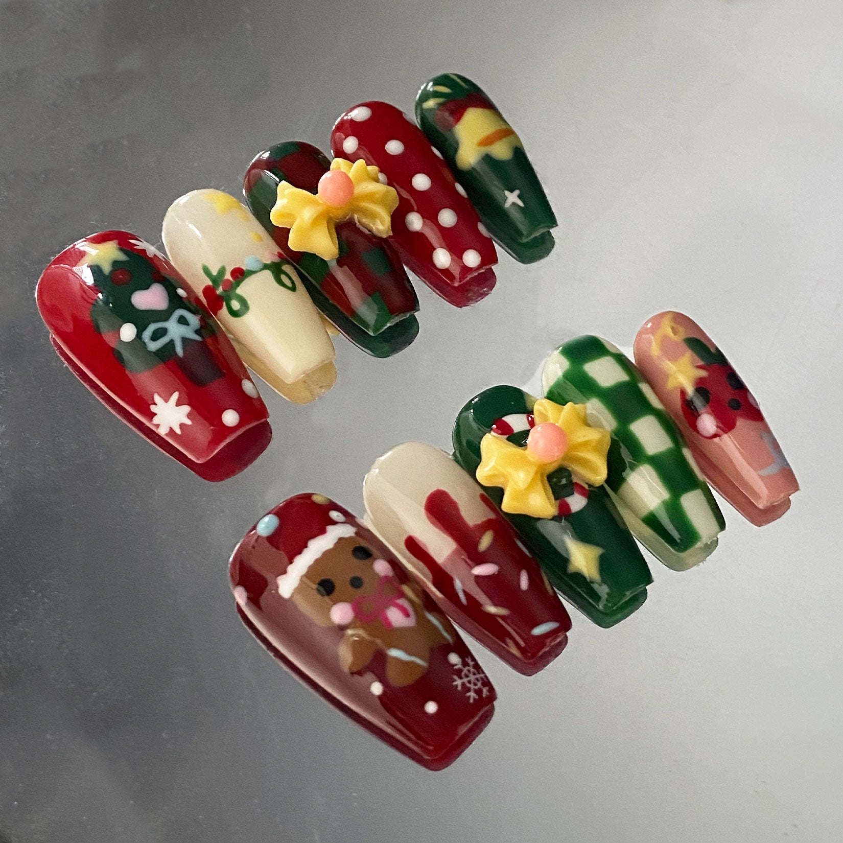 A62 Navidad: Adornos navideños tridimensionales pintados a mano para prensar en las uñas.