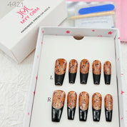 zb34..A collection of almond-shaped and square-shaped wearable nails
