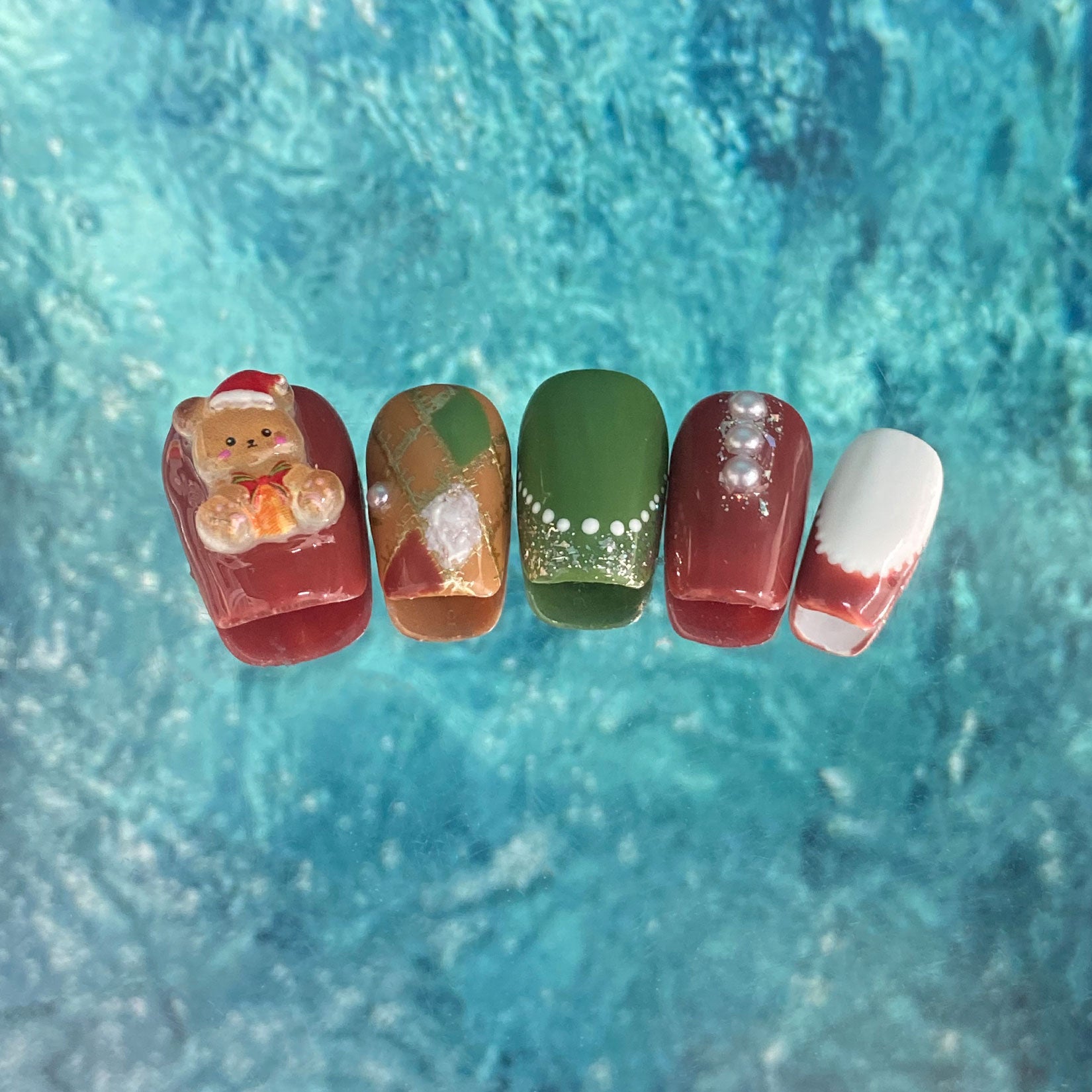 A86 Four-coloured Christmas:Colorful hand-painted three-dimensional Christmas manicure