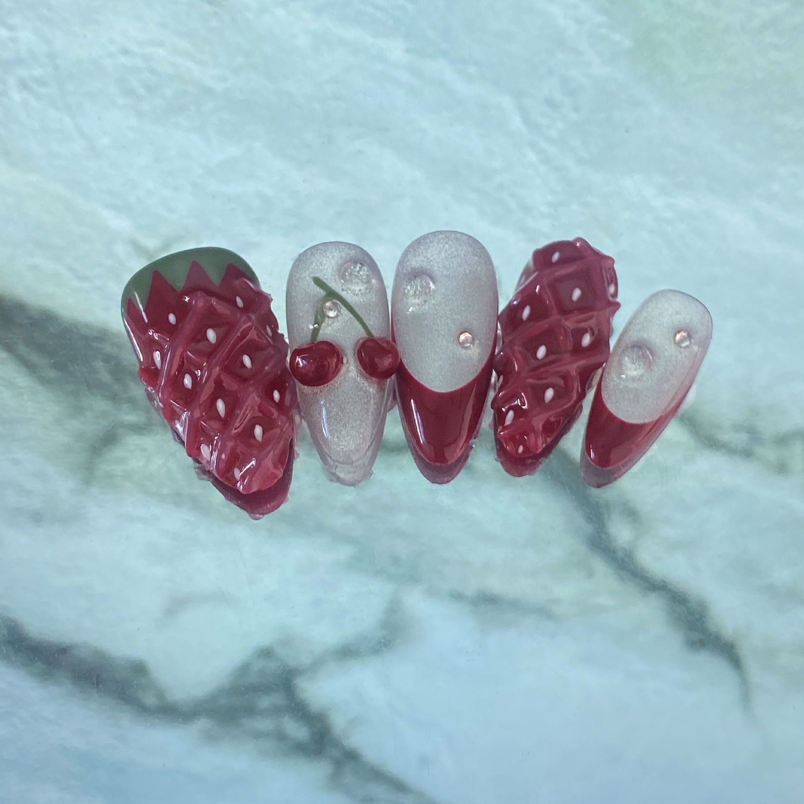 A87 Strawberry cherry:Sweet and lovely wind cherry strawberry manicure