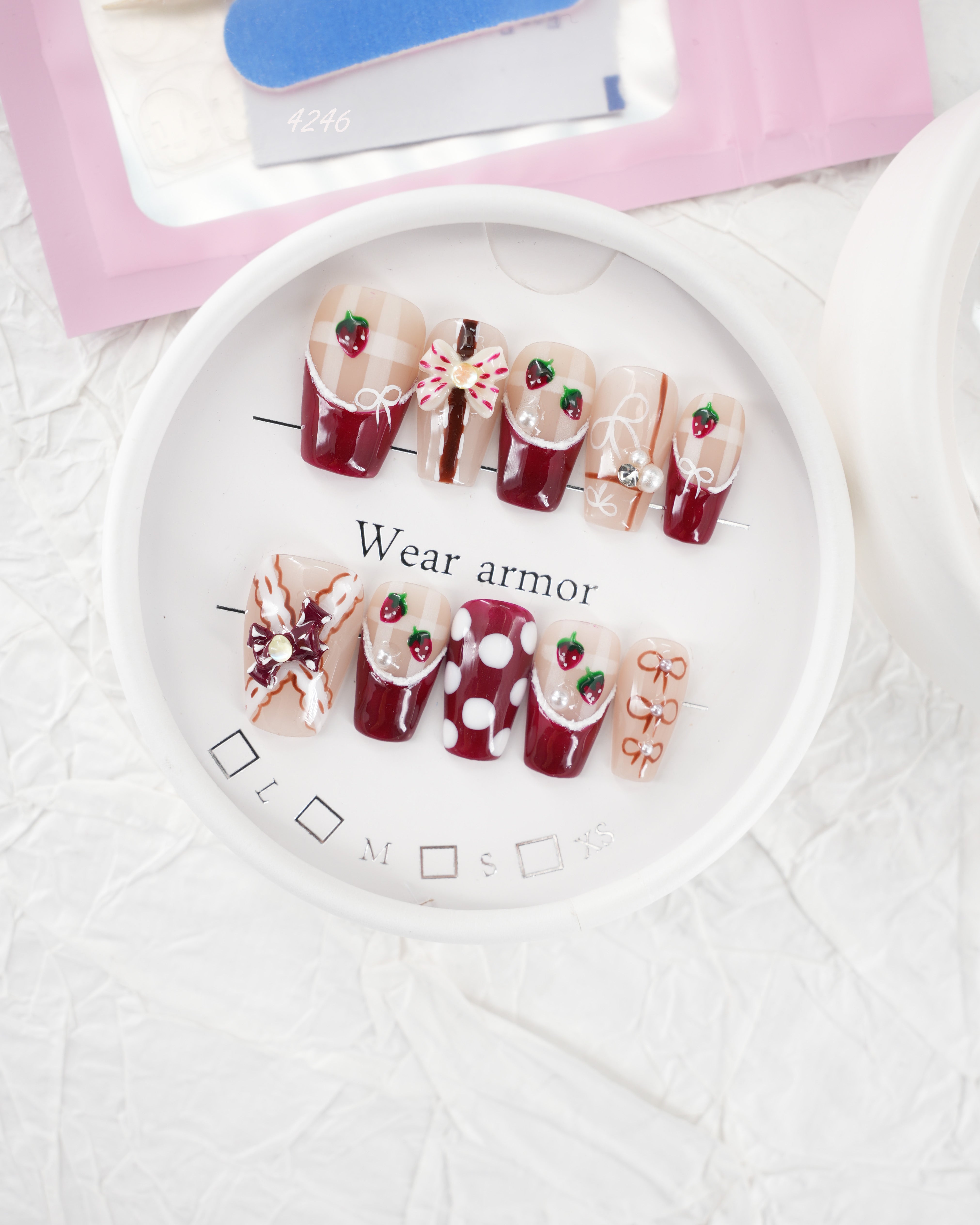 zb23..Christmas costume display boards in various styles