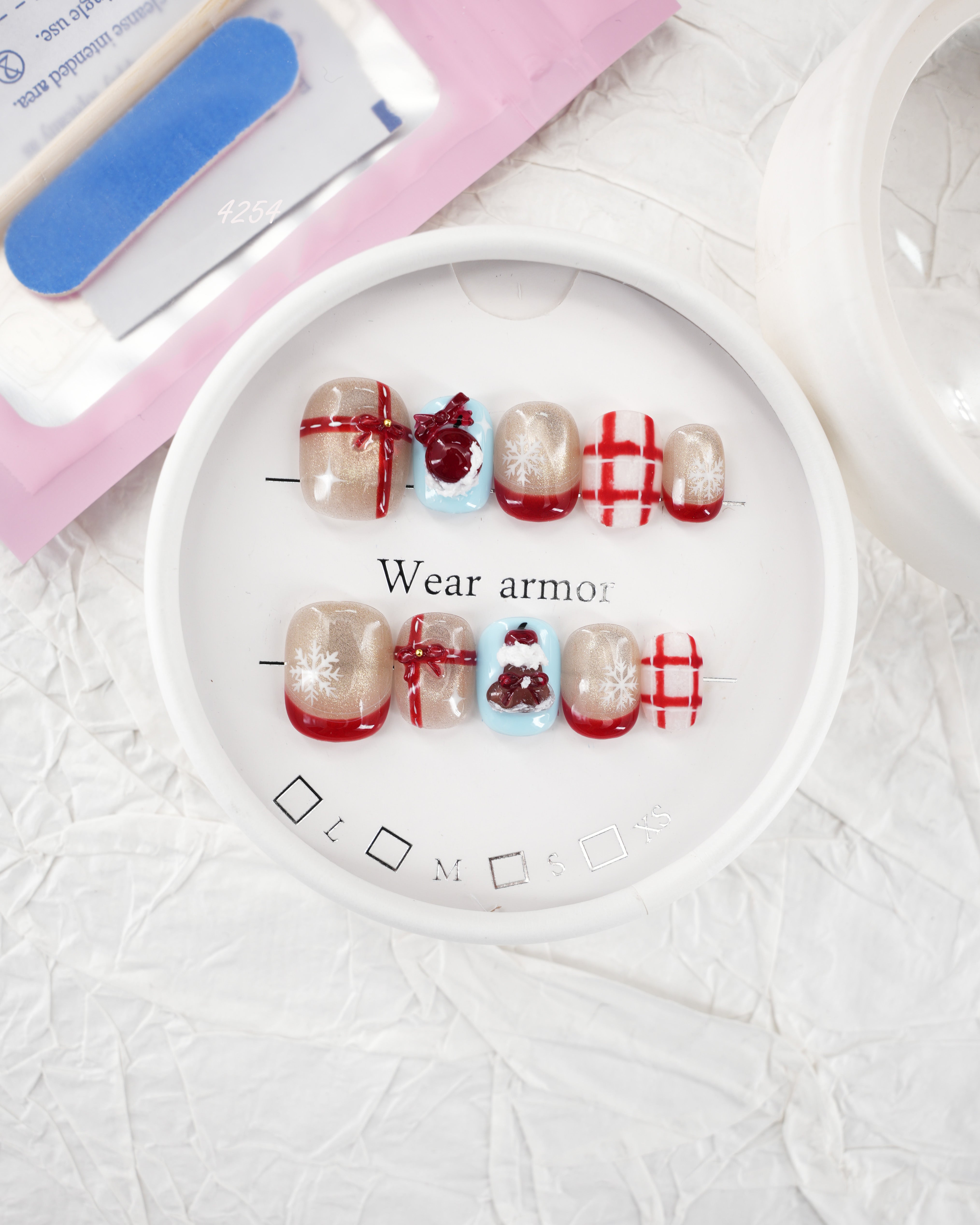 zb23..Christmas costume display boards in various styles