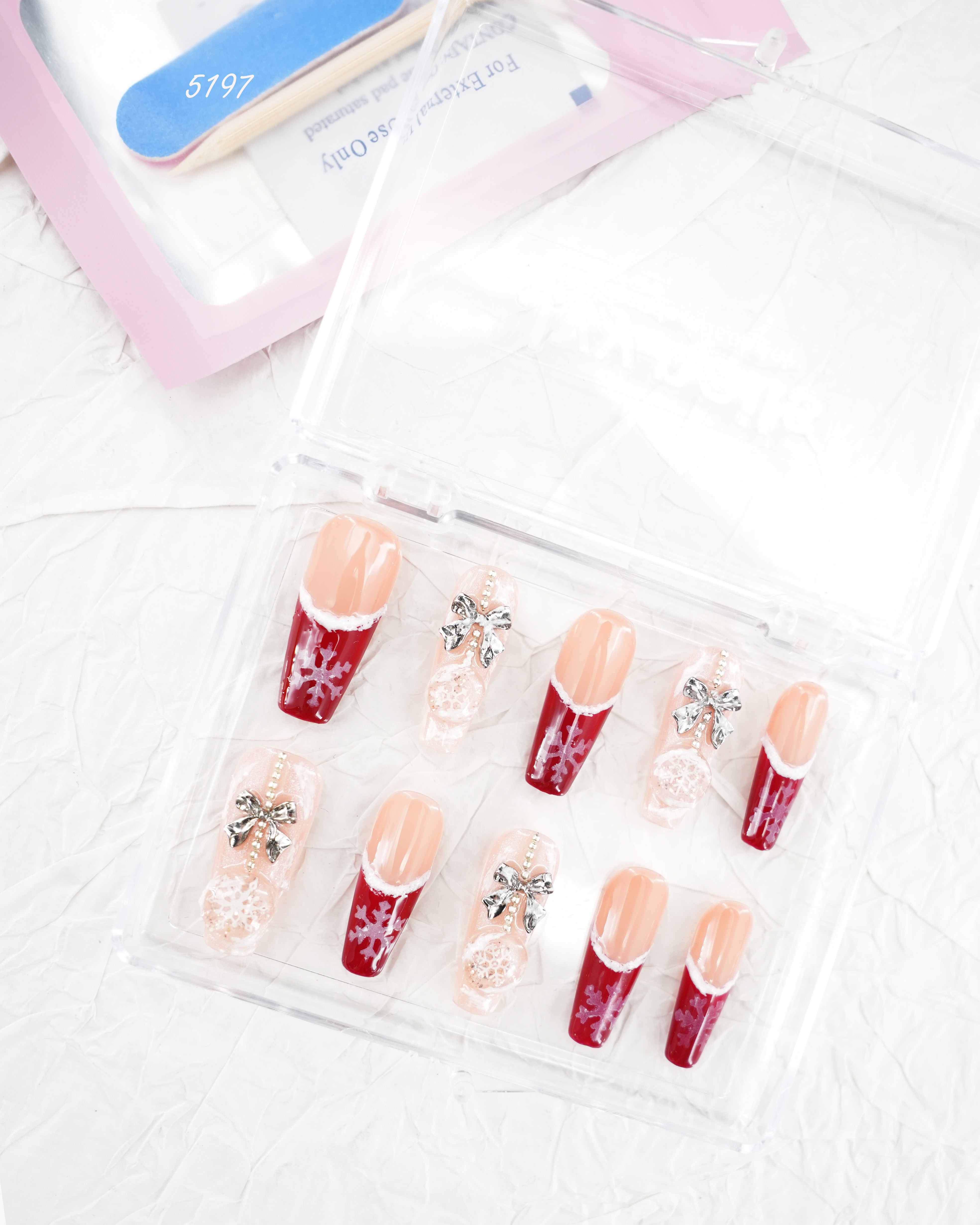 zb23..Christmas costume display boards in various styles