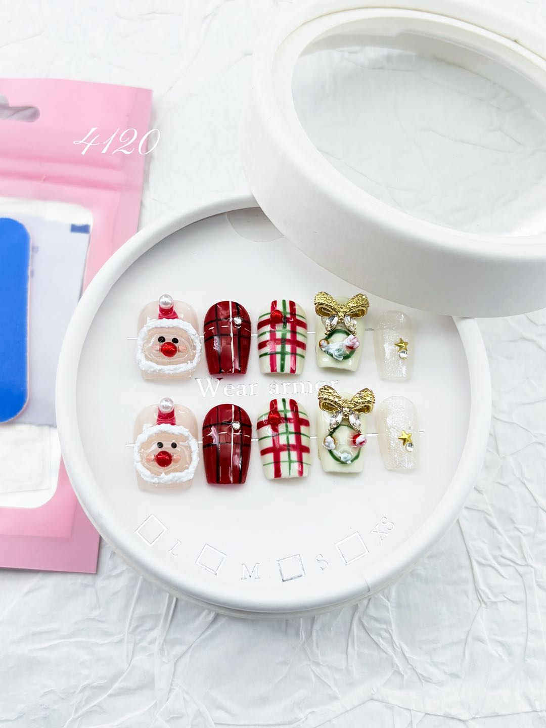 zb23..Christmas costume display boards in various styles